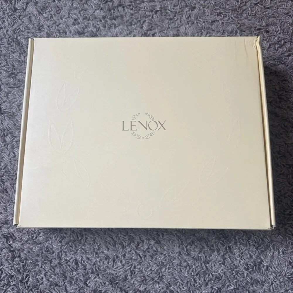 Lenox Portrait Gallery 5x7 Frame New With A Flaw,‎ With Box